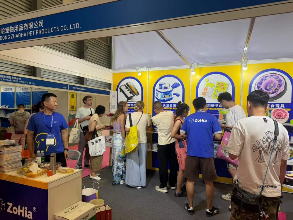 Buyers visiting the ZoHia booth